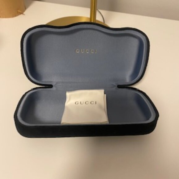 Gucci Black Velvet Sunglass Case with Cleaning Cloth - Picture 6 of 6